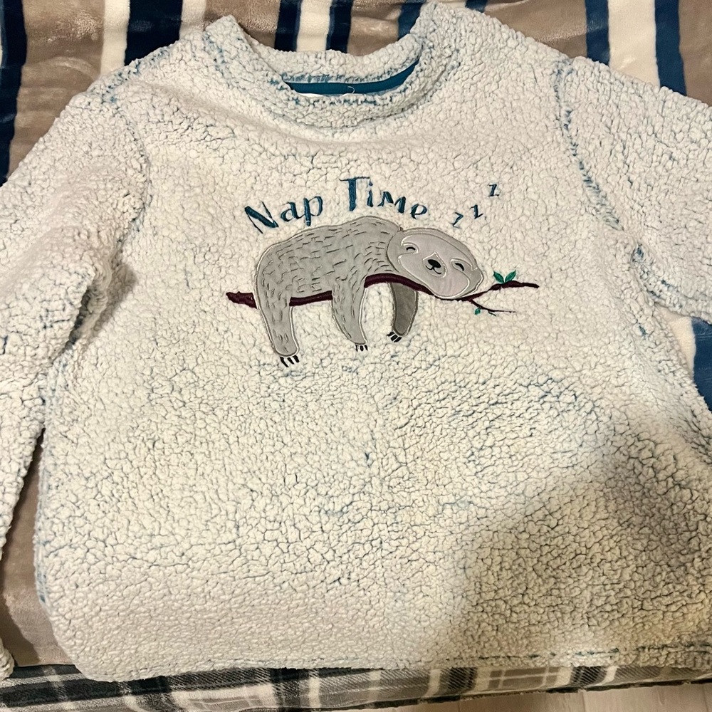 Sloth sleep shirt